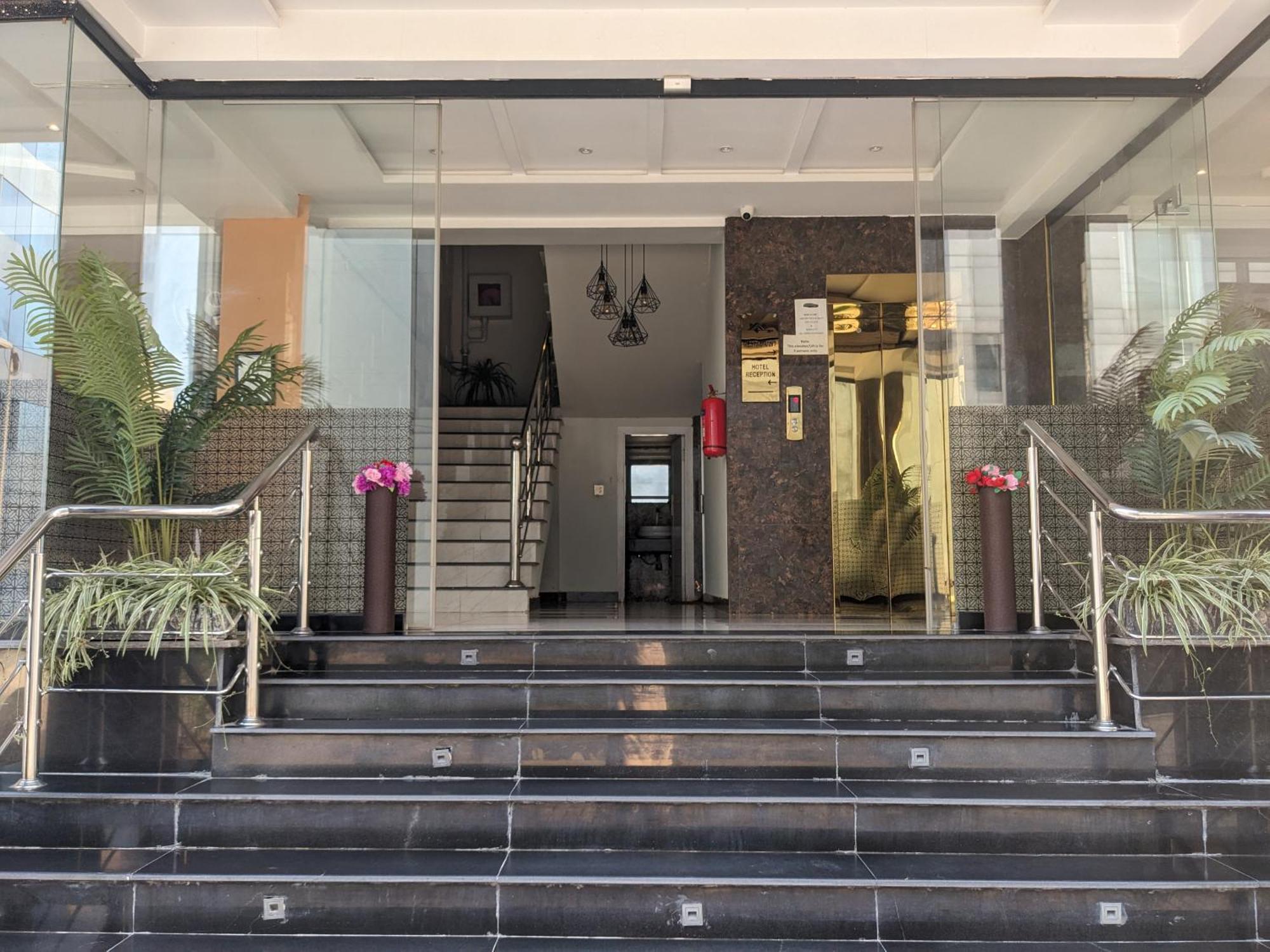 Nuva Hotel Islamabad Eksteriør billede